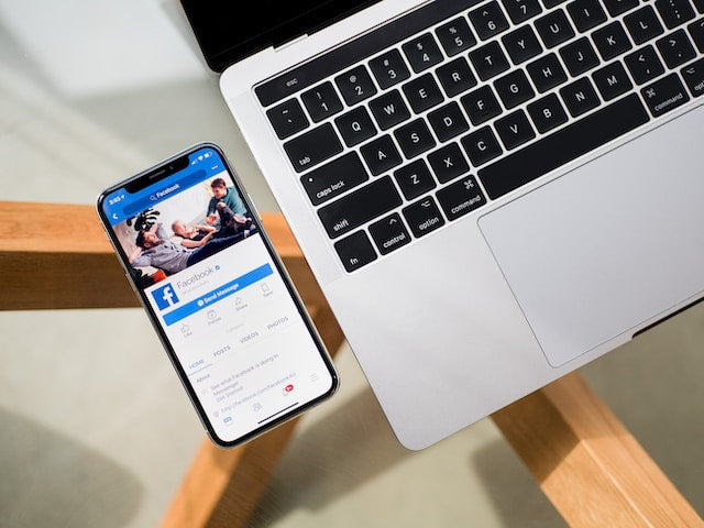 Language Learning Assisted by Group Profiling on Facebook